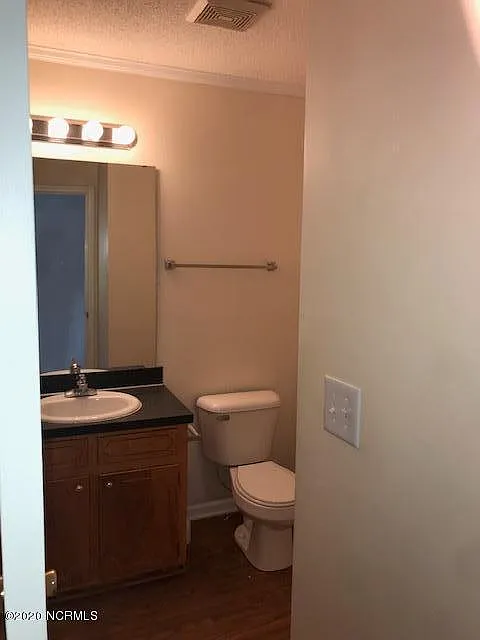 3 bed, 2.5 bath, 1457 sqft, $1,300 — Photo 4