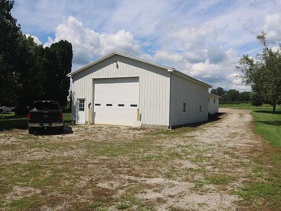 4th image of 420 Fairgrounds Rd