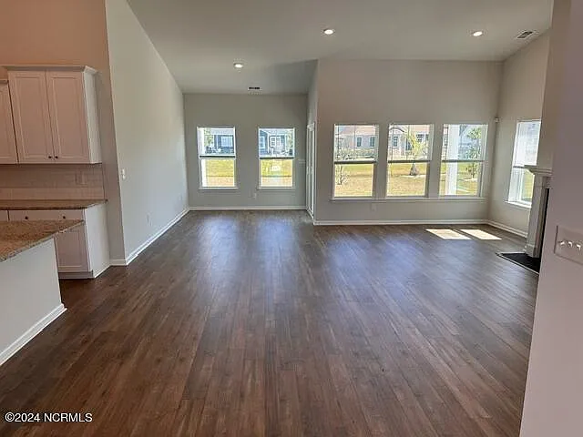 3 bed, 2.0 bath, 2037 sqft, $2,550 — Photo 4