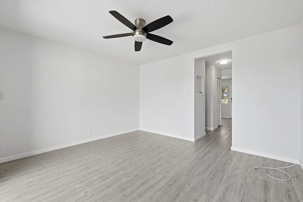 2 bed, 1.5 bath, 817 sqft, $3,000 — Photo 2