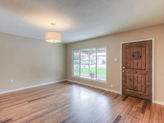 4th image of 2326 E Clarendon Ave