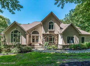 7 Mapleseed Dr, Dallas, PA 18612