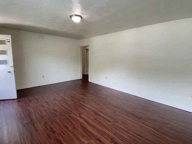 188AB - 315 Reynolds Ave. DM — Photo 3