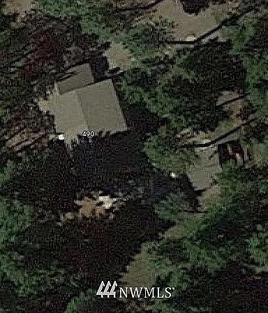 1st image of 490 Tamarack Dr