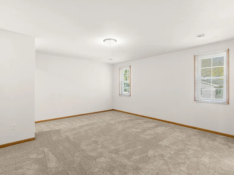 324 Woodcrest Ln — Photo 14