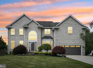 18 Tara Dr, Mount Laurel, NJ 08054