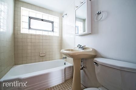 8100 S Marshfield Apartments Chicago Bathroom_01