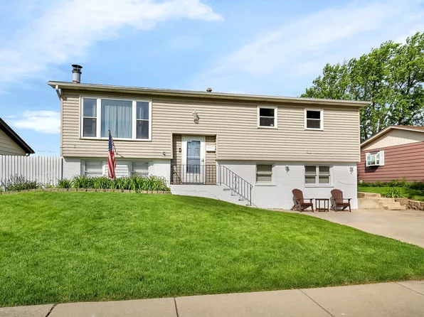 15324 James Dr, Oak Forest, IL 60452