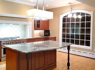 254 Foster St, Lowell, MA 01851