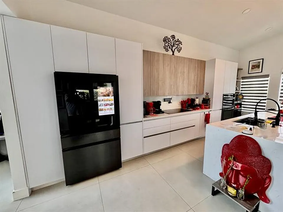 1081 Wilshire Cir E #1081