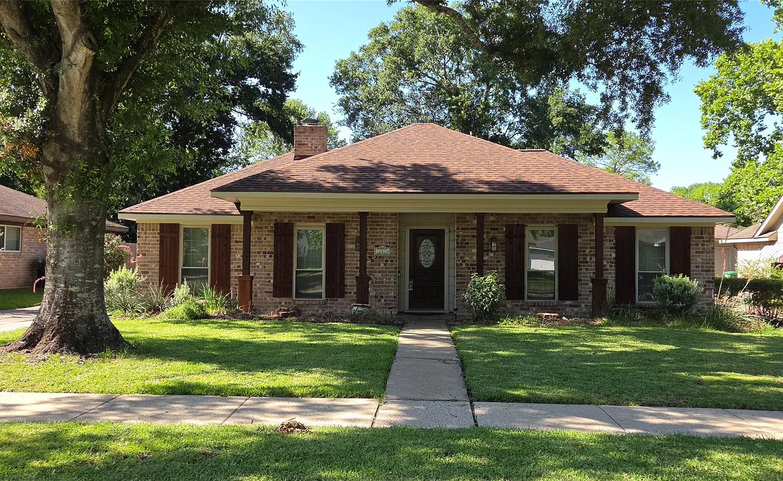 3 bed, 2.0 bath, 1850 sqft, $2,300 — Photo 1