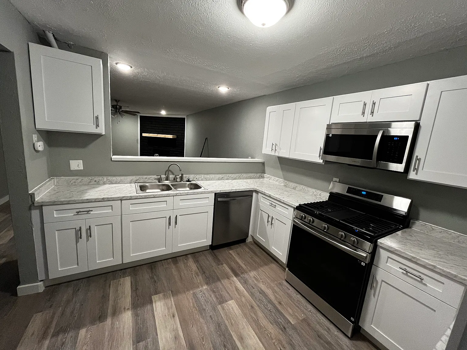 3 bed, 1603 sqft, $2,395 — Photo 2