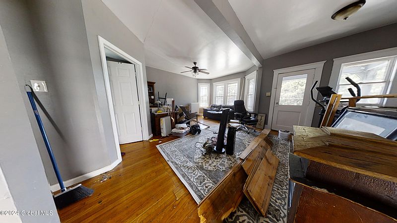 4th image of 541 Washington Avenue