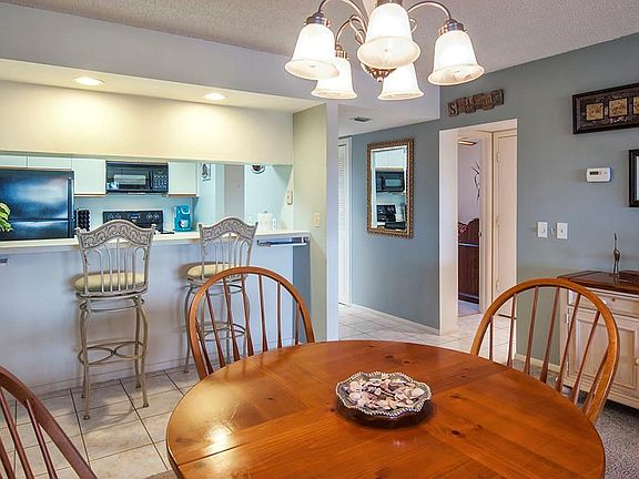 3rd image of 34 Plantation Dr APT 202