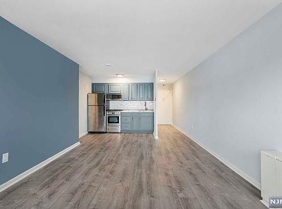 3rd image of 2180 Center Ave APT 6E