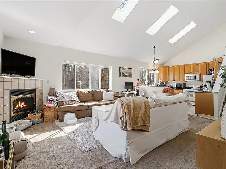 9 Sanctuary Dr — Photo 3