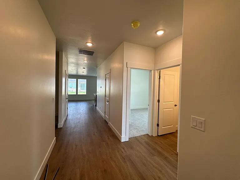 604 S 2355 W — Photo 4