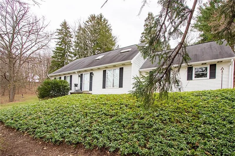 31 Floral Hill Dr photo 1
