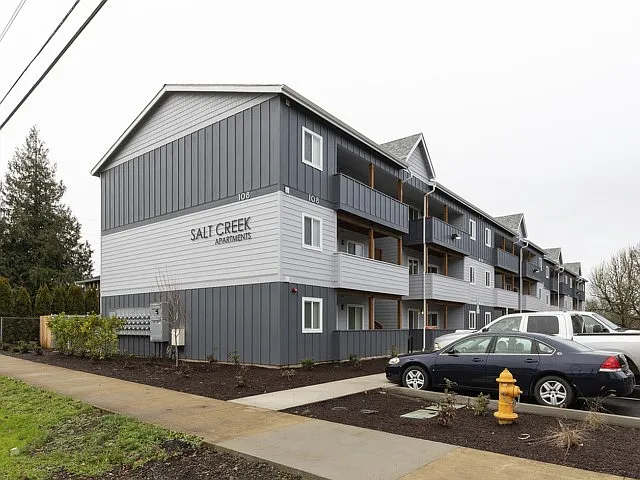 108 N Trade St — Photo 14