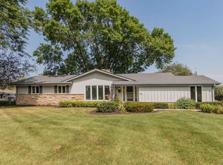N105W21034 Oak Ln, Germantown, WI 53022