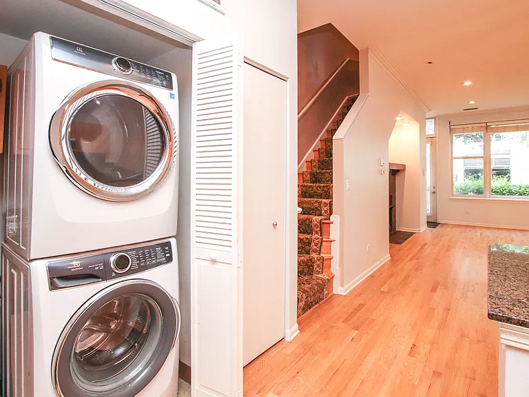 945 N Kingsbury St #119 — Photo 10