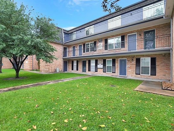 3rd image of 9019 Gaylord Dr APT 74