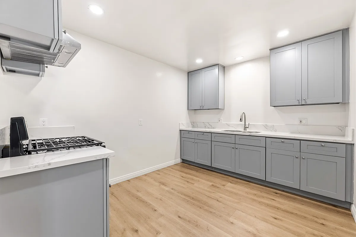 Building Photo - 6130 Mesa Ave #3