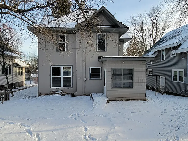 2115 E 5th St — Photo 33