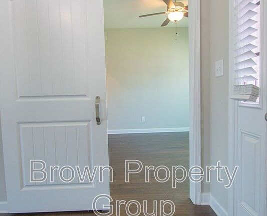 3rd image of 2220 Oldenburg Ln