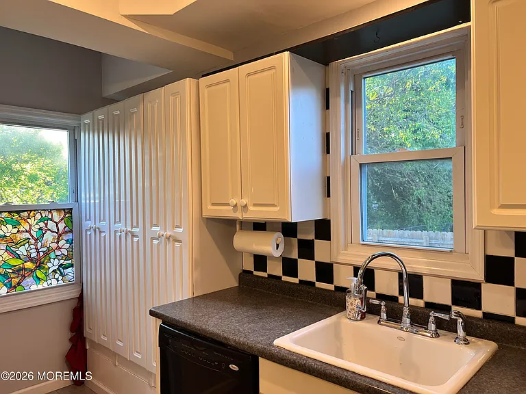 391 Monmouth Ave #1 — Photo 5