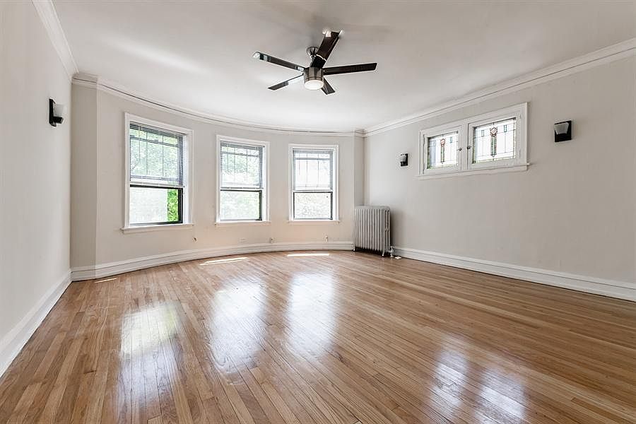 1st image of 4742 S Woodlawn Ave APT 2E