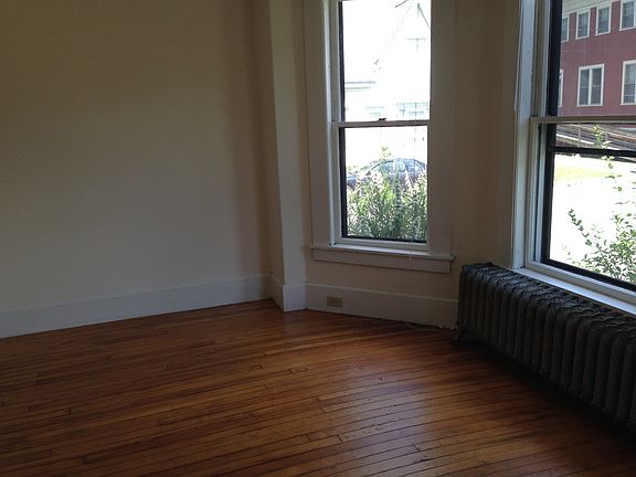 Bay windows in dining room