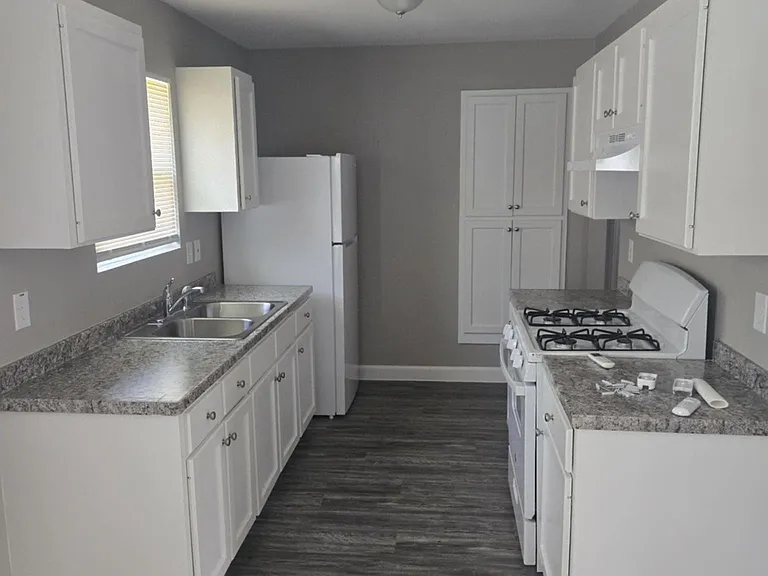 1410 Colima St — Photo 10