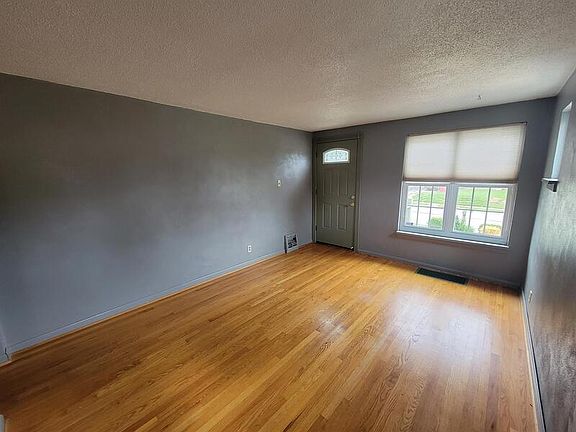 5th image of 344 Tacoma Dr