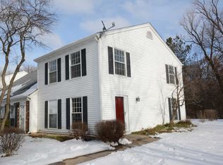 56 Silver Tree Cir, Cary, IL 60013