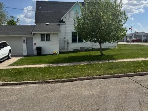 102 3rd St, Finley, ND 58230