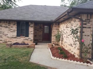 1401 NE 3rd St, Moore, OK 73160