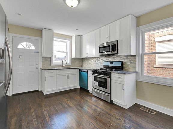 5th image of 8947 S East End Ave