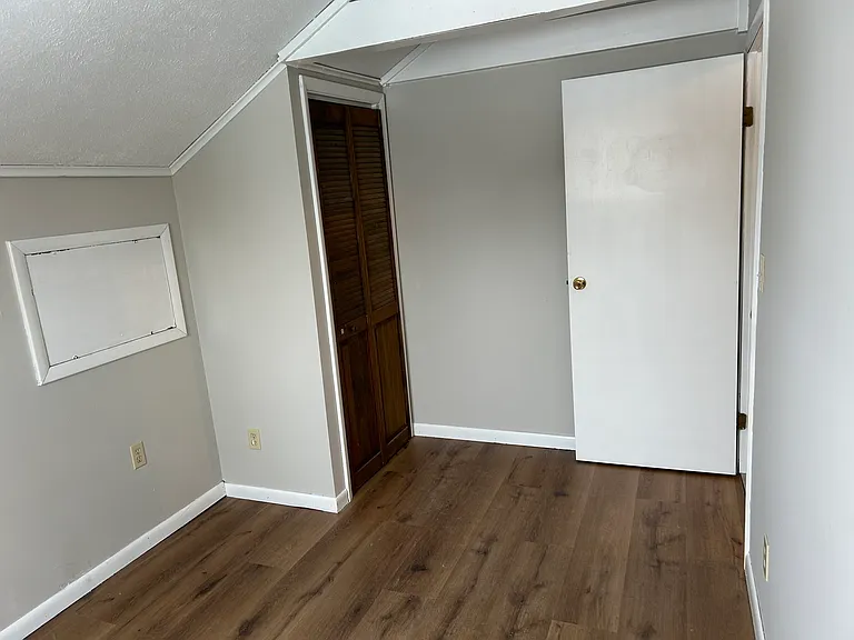 245 E Walnut St #D — Photo 2