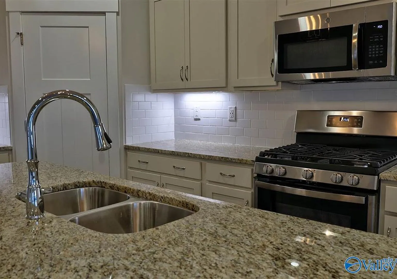 Coming Soon Stunning 4-Bedroom Gem In Copper Creek! — Photo 2
