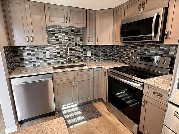 4th image of 601 N HERCULES AVENUE #1404