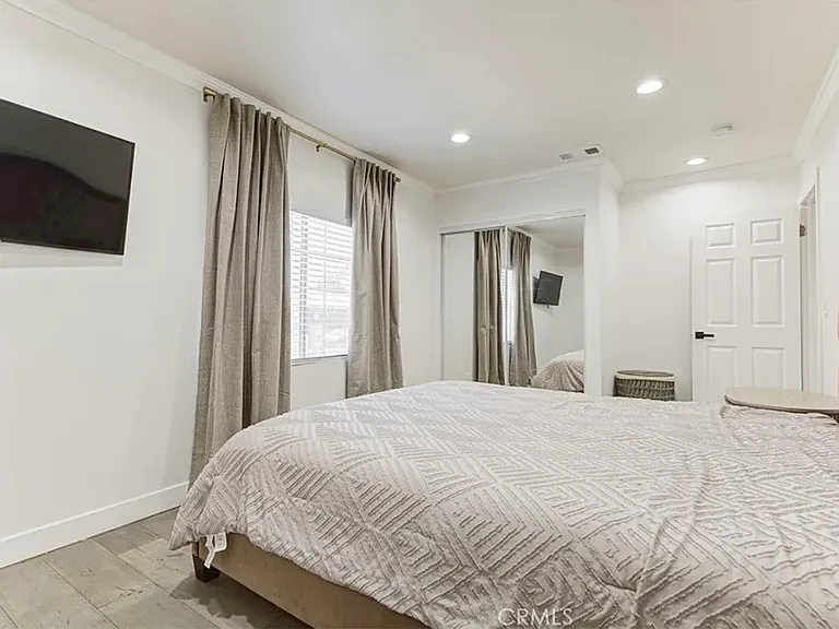 9261 Lev Ave — Photo 8