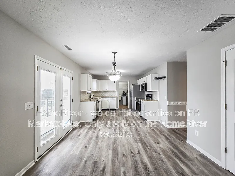 4 bed, 2.5 bath, 2890 sqft, $2,495 — Photo 4