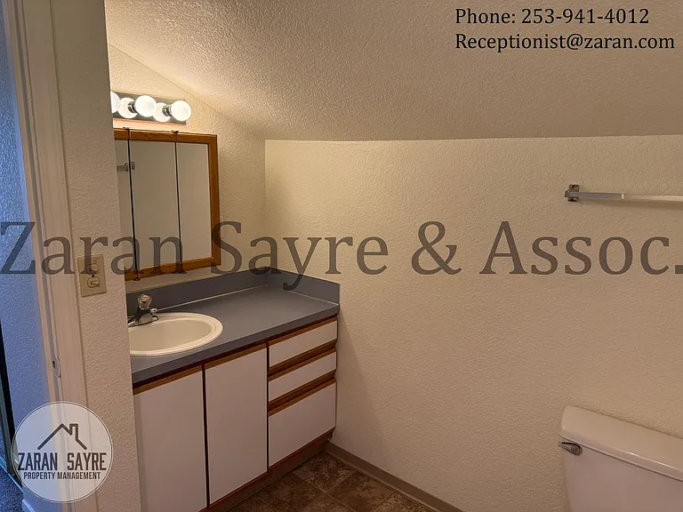 709 9th St SE — Photo 15