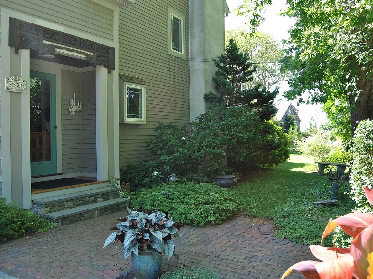 3 bed, 2050 sqft, $2,200 — Photo 2