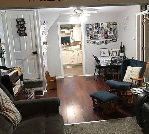 2nd image of 689 W Broadway St
