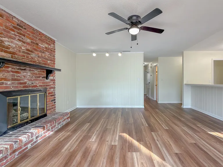 307 Sweetbriar Dr — Photo 13
