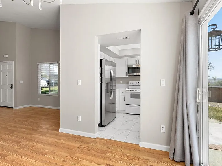 2975 Lexington Cir — Photo 9