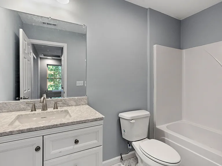 211 Longfellow Ln #211 — Photo 9