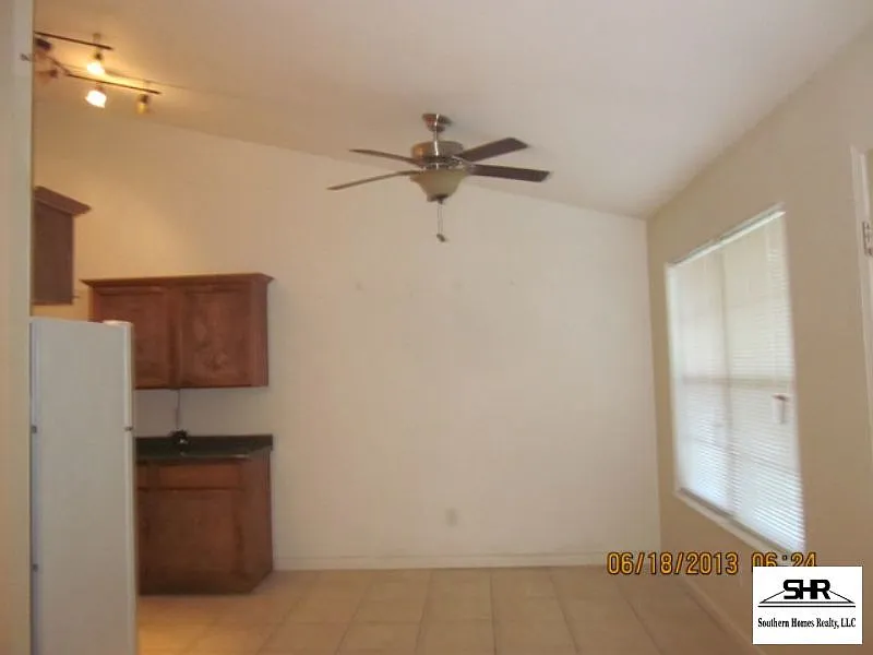 3 bed, 2.0 bath, 1244 sqft, $1,525 — Photo 3